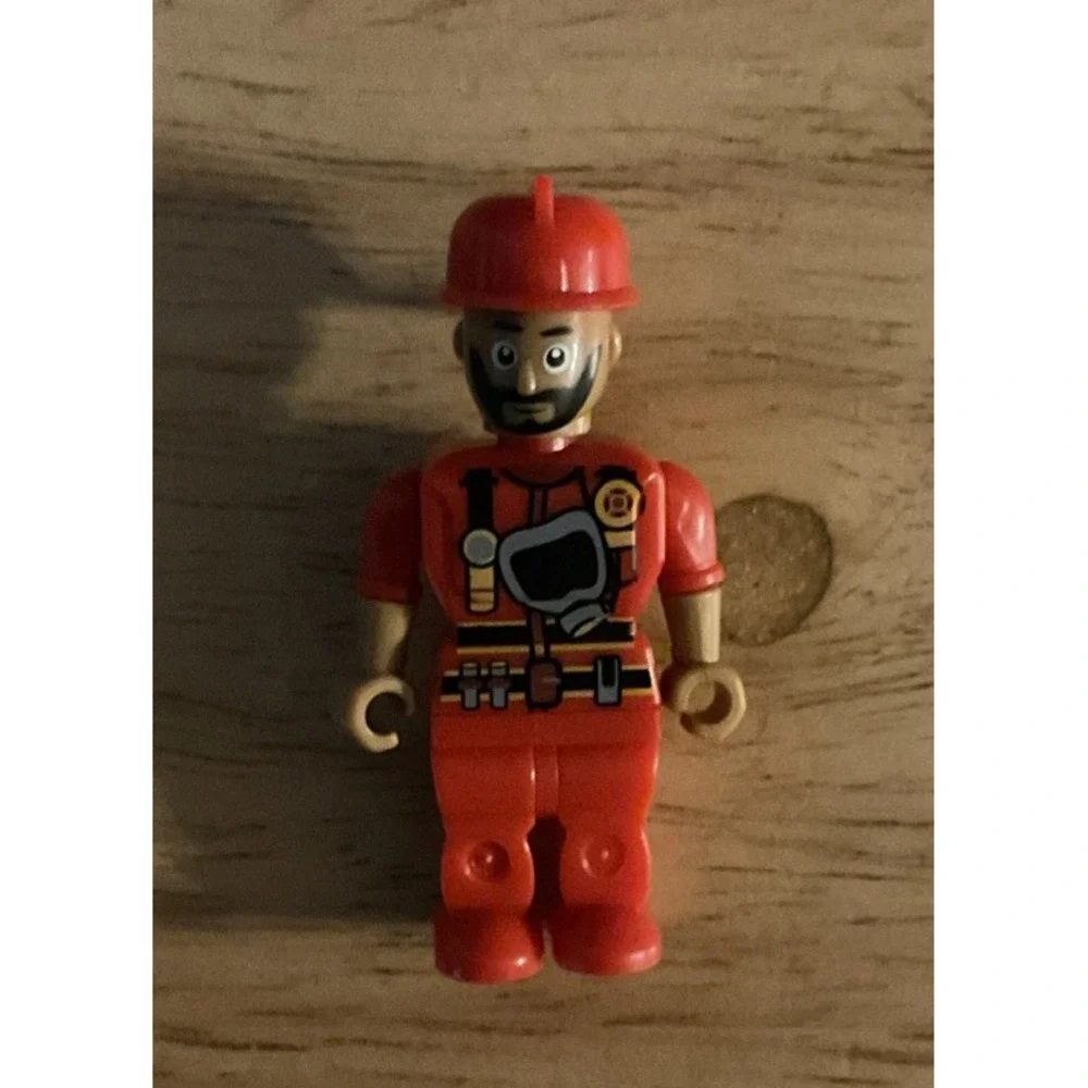 Lot Of Make-It Block Policeman, Fireman Figures‎ And Extra Heads